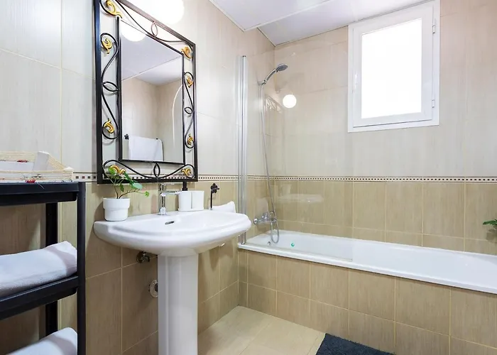 Romar Teatinos 아파트